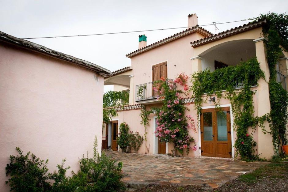 Agriturismo Donnolu Tertenìa Exterior foto